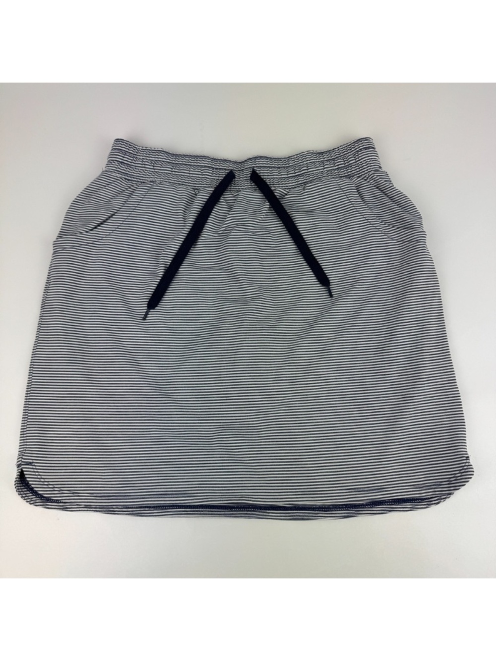 Duluth Trading Womens Size S Pier Genius Skort Navy Pinstripe Pockets Stretch
